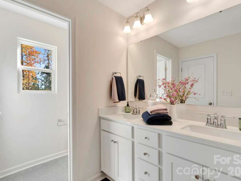 315 Hendley Drive, York, SC 29745.  MLS# CAR4364972, YatesRealty ID 21233. Owner's suite