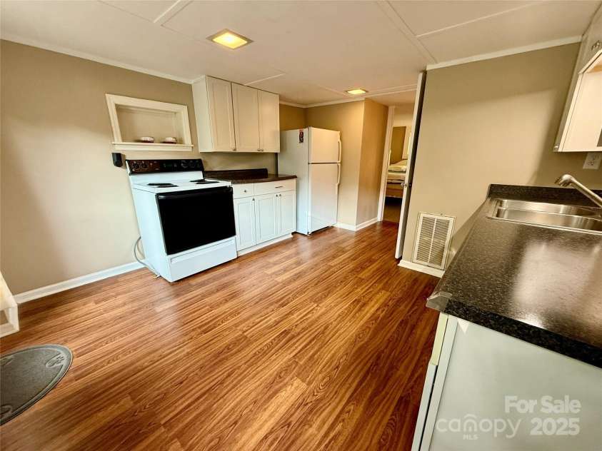 43 Howard Street, Tryon, NC 28782.  MLS# CAR4268057, YatesRealty ID 21234. Cottage kitchen