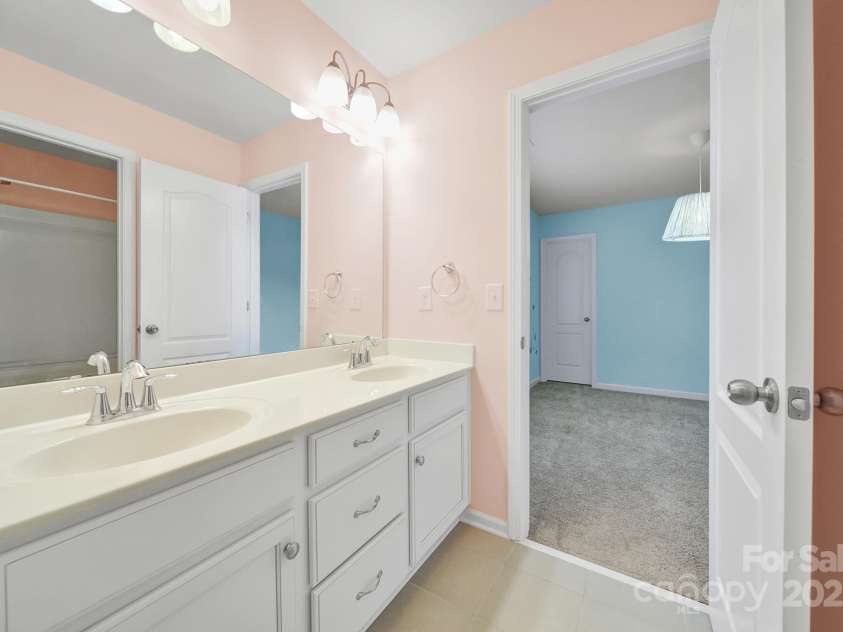 1569 Shannon Falls Drive, Fort Mill, SC 29715.  MLS# CAR4269128, YatesRealty ID 21236. 