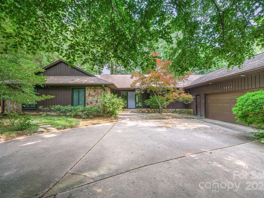 3041 Shallowood Lane, Charlotte, NC 28277.  MLS# CAR4270427, YatesRealty ID 21238. 