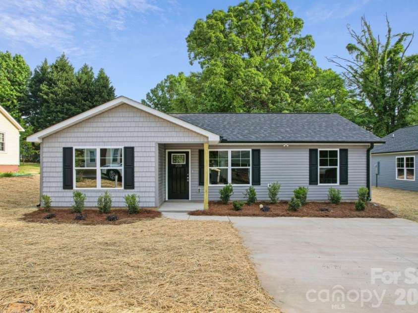 203 17th Street, Kannapolis, NC 28081.  MLS# CAR4380691, YatesRealty ID 21239. 
