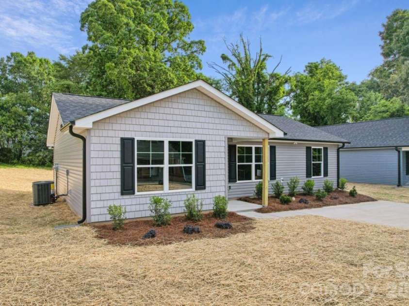 203 17th Street, Kannapolis, NC 28081.  MLS# CAR4380691, YatesRealty ID 21239. 