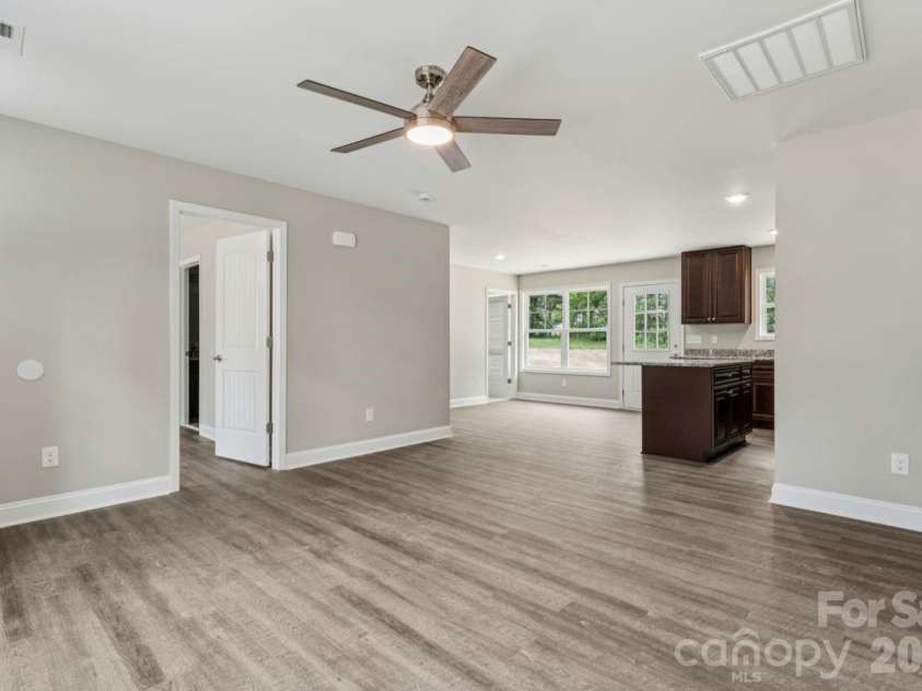 203 17th Street, Kannapolis, NC 28081.  MLS# CAR4380691, YatesRealty ID 21239. 