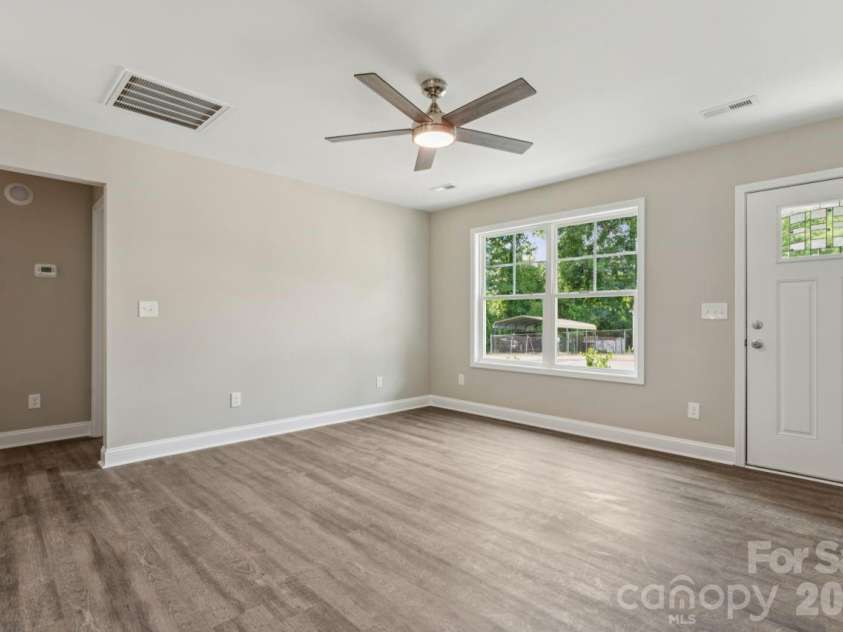 203 17th Street, Kannapolis, NC 28081.  MLS# CAR4380691, YatesRealty ID 21239. 