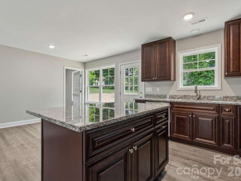 203 17th Street, Kannapolis, NC 28081.  MLS# CAR4380691, YatesRealty ID 21239. 