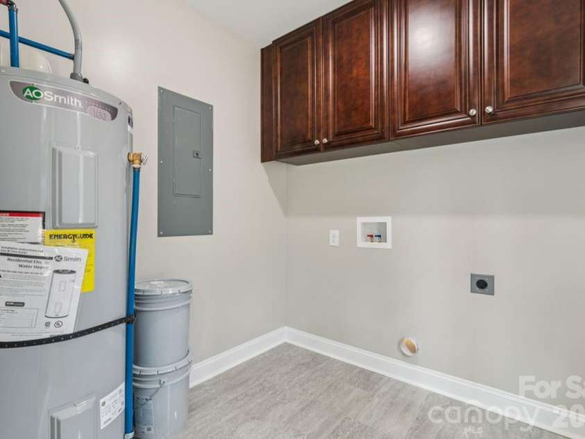 203 17th Street, Kannapolis, NC 28081.  MLS# CAR4380691, YatesRealty ID 21239. 