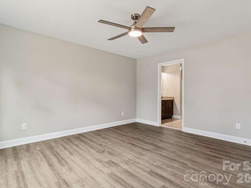 203 17th Street, Kannapolis, NC 28081.  MLS# CAR4380691, YatesRealty ID 21239. 