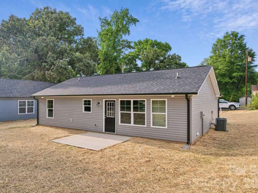 203 17th Street, Kannapolis, NC 28081.  MLS# CAR4380691, YatesRealty ID 21239. 