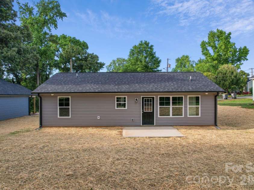 203 17th Street, Kannapolis, NC 28081.  MLS# CAR4380691, YatesRealty ID 21239. 