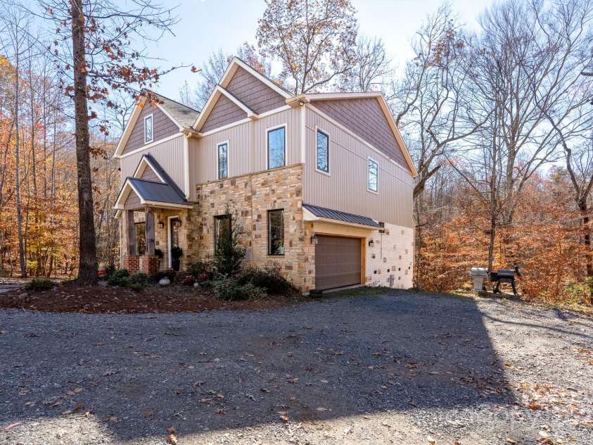 600 Monbo Road, Statesville, NC 28677.  MLS# CAR4320848, YatesRealty ID 2124. 