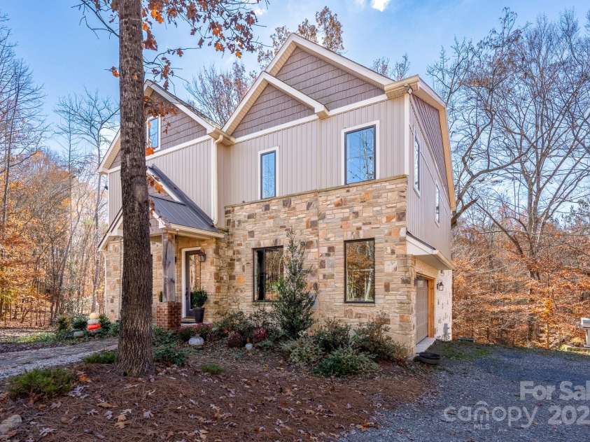 600 Monbo Road, Statesville, NC 28677.  MLS# CAR4320848, YatesRealty ID 2124. 