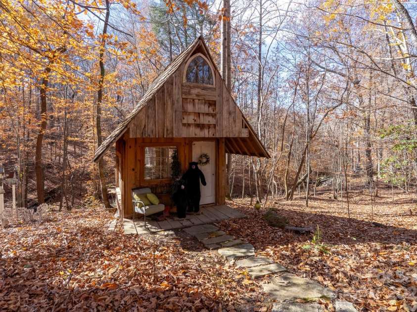 600 Monbo Road, Statesville, NC 28677.  MLS# CAR4320848, YatesRealty ID 2124. 