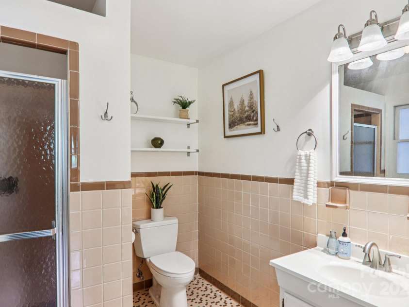 318 & 324 Old Leicester Highway, Asheville, NC 28806.  MLS# CAR4272813, YatesRealty ID 21241. Bathroom 2