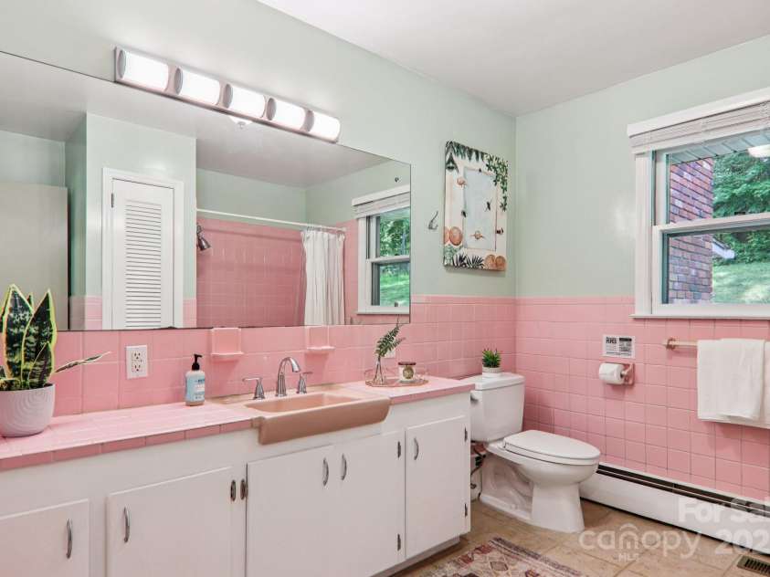 318 & 324 Old Leicester Highway, Asheville, NC 28806.  MLS# CAR4272813, YatesRealty ID 21241. Cool Retro Bathroom