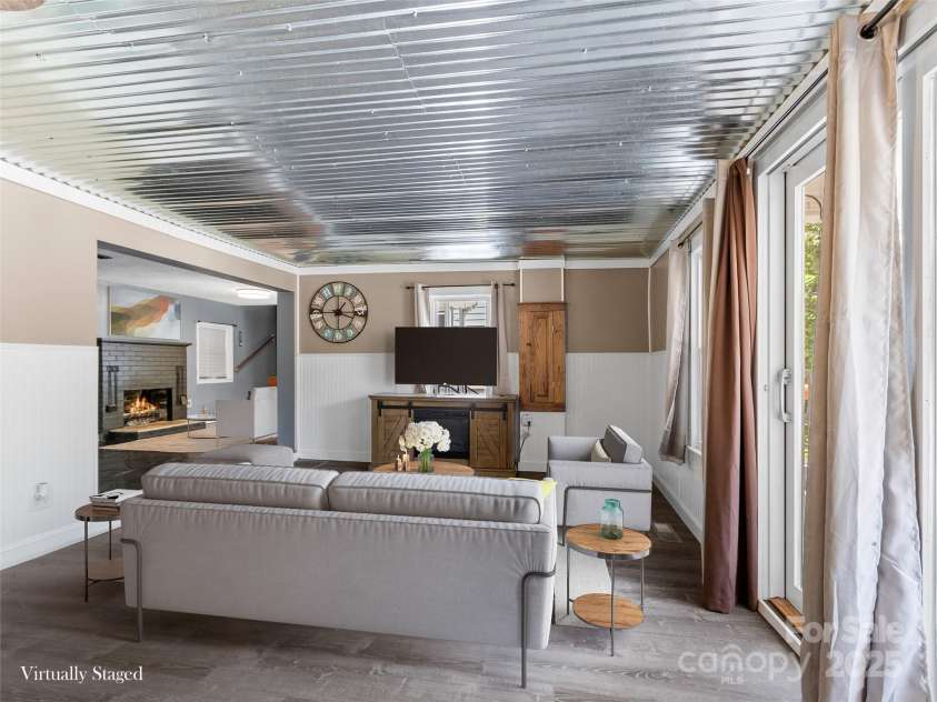 12982 US Hwy 19W None, Burnsville, NC 28714.  MLS# CAR4234088, YatesRealty ID 21243. Large family room