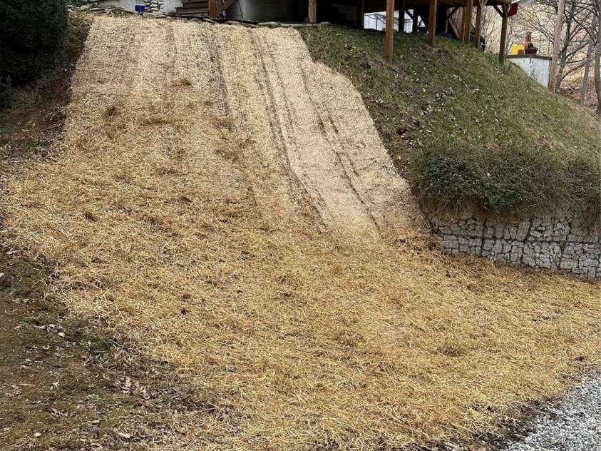 12982 US Hwy 19W None, Burnsville, NC 28714.  MLS# CAR4234088, YatesRealty ID 21243. Small slide that is fixed