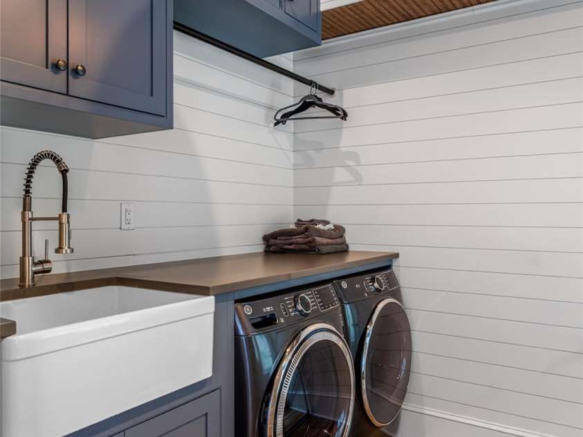 51 Summit Road, Swannanoa, NC 28778.  MLS# CAR4367888, YatesRealty ID 21243. 2nd floor laundry