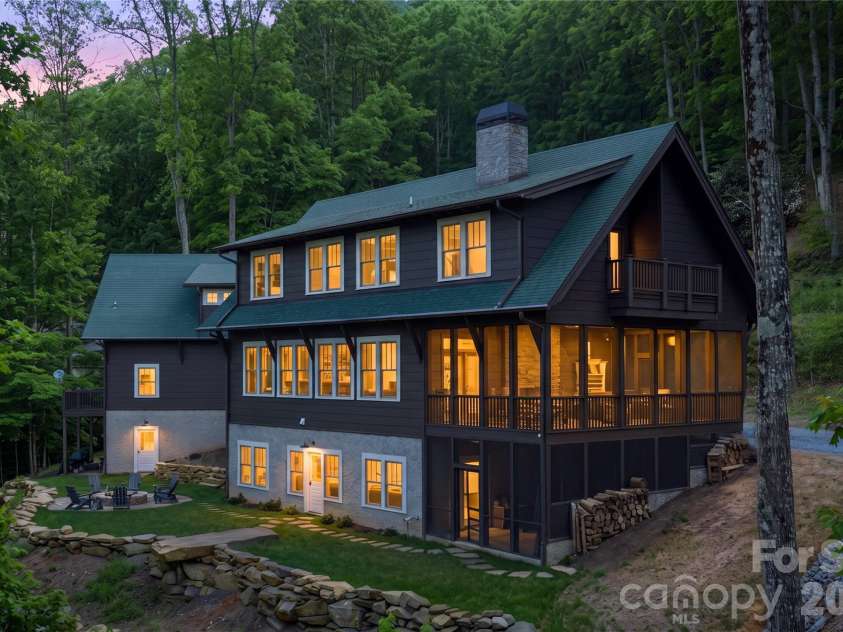 51 Summit Road, Swannanoa, NC 28778.  MLS# CAR4367888, YatesRealty ID 21243. 51 Summit Road