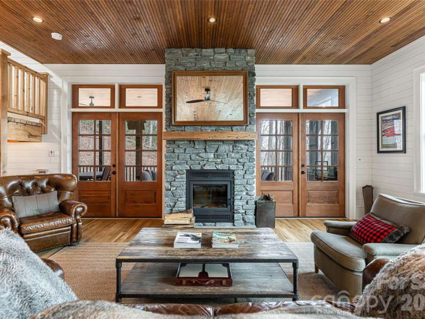 51 Summit Road, Swannanoa, NC 28778.  MLS# CAR4367888, YatesRealty ID 21243. 