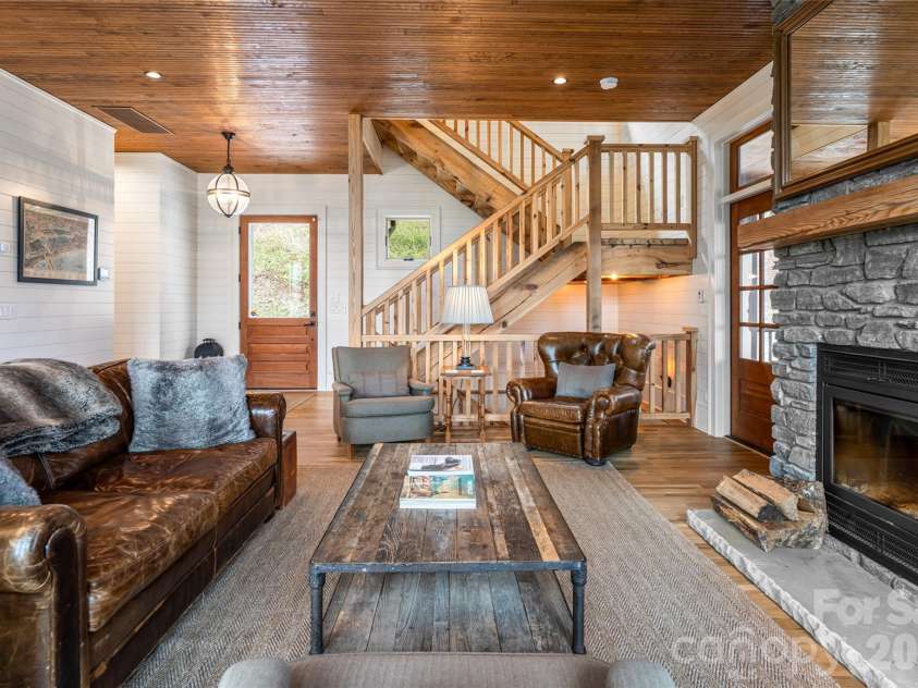 51 Summit Road, Swannanoa, NC 28778.  MLS# CAR4367888, YatesRealty ID 21243. 