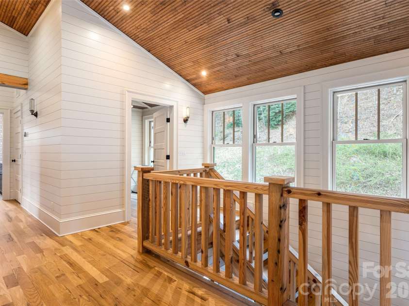 51 Summit Road, Swannanoa, NC 28778.  MLS# CAR4367888, YatesRealty ID 21243. 