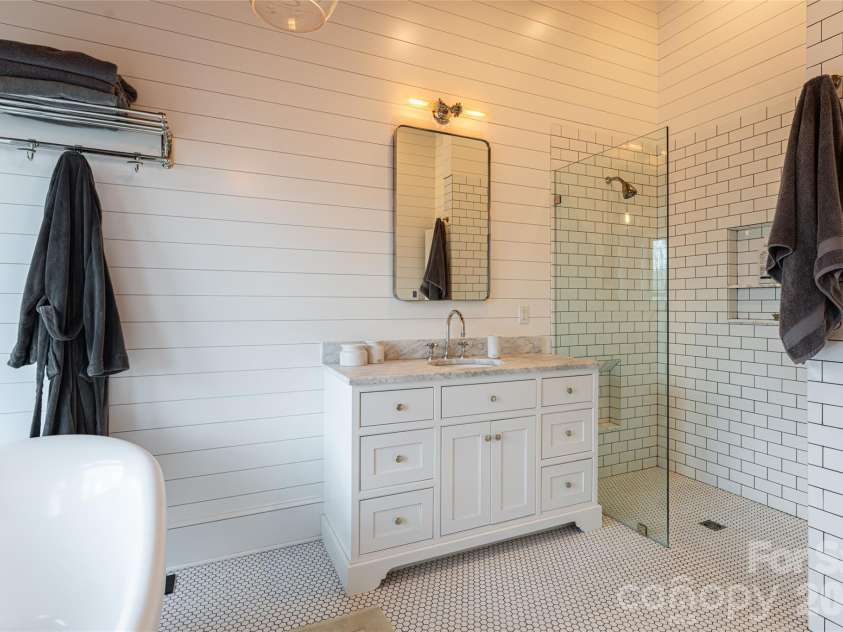 51 Summit Road, Swannanoa, NC 28778.  MLS# CAR4367888, YatesRealty ID 21243. 