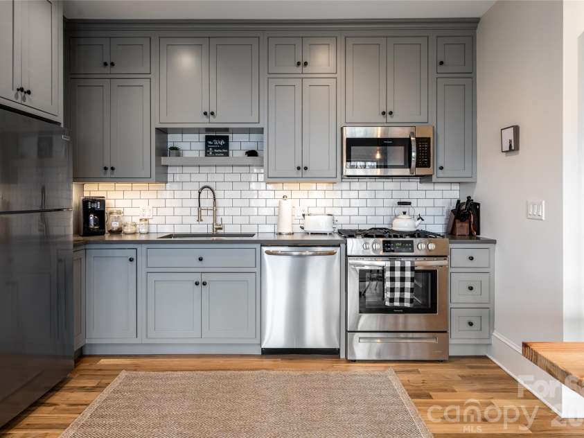 51 Summit Road, Swannanoa, NC 28778.  MLS# CAR4367888, YatesRealty ID 21243. 