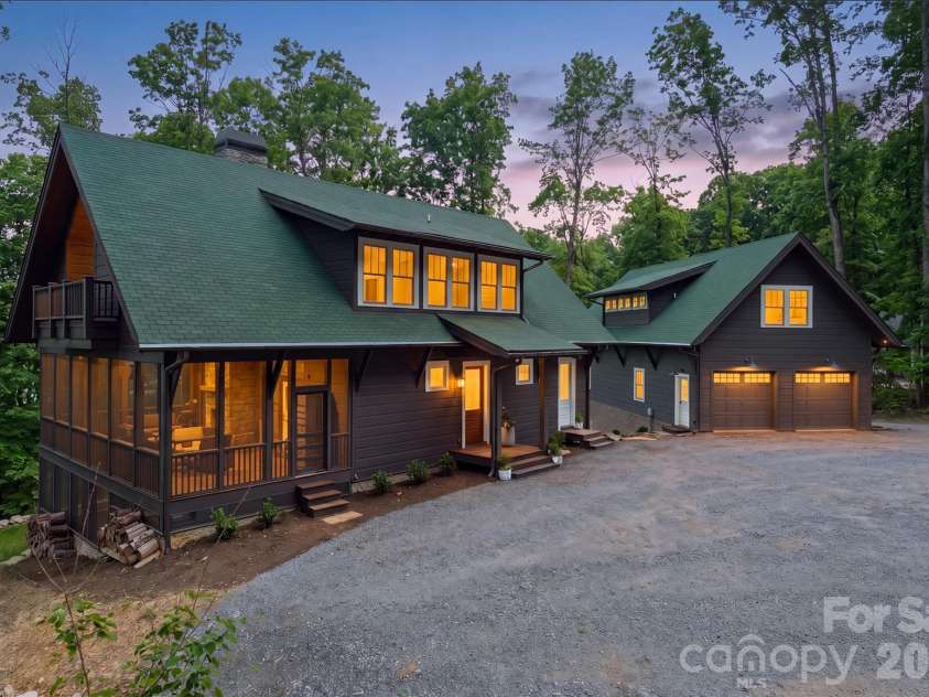 51 Summit Road, Swannanoa, NC 28778.  MLS# CAR4367888, YatesRealty ID 21243. 