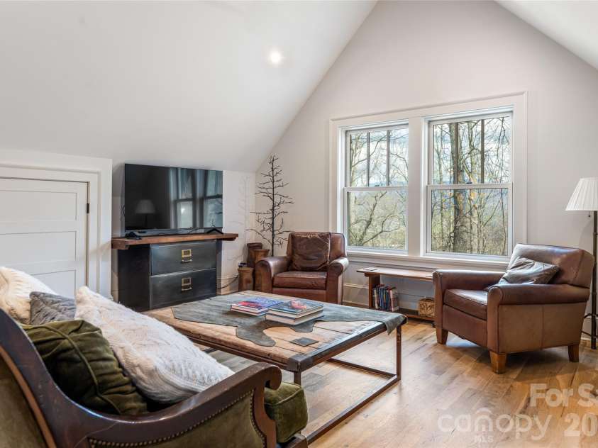 51 Summit Road, Swannanoa, NC 28778.  MLS# CAR4367888, YatesRealty ID 21243. Large multi-purpose room above the garage
