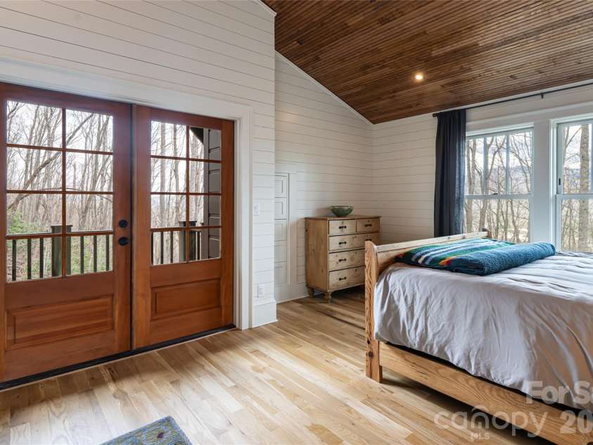 51 Summit Road, Swannanoa, NC 28778.  MLS# CAR4367888, YatesRealty ID 21243. Primary deck