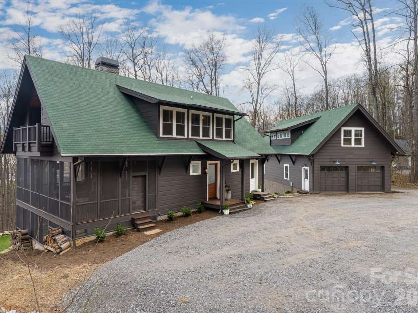 51 Summit Road, Swannanoa, NC 28778.  MLS# CAR4367888, YatesRealty ID 21243. Understated front entrance