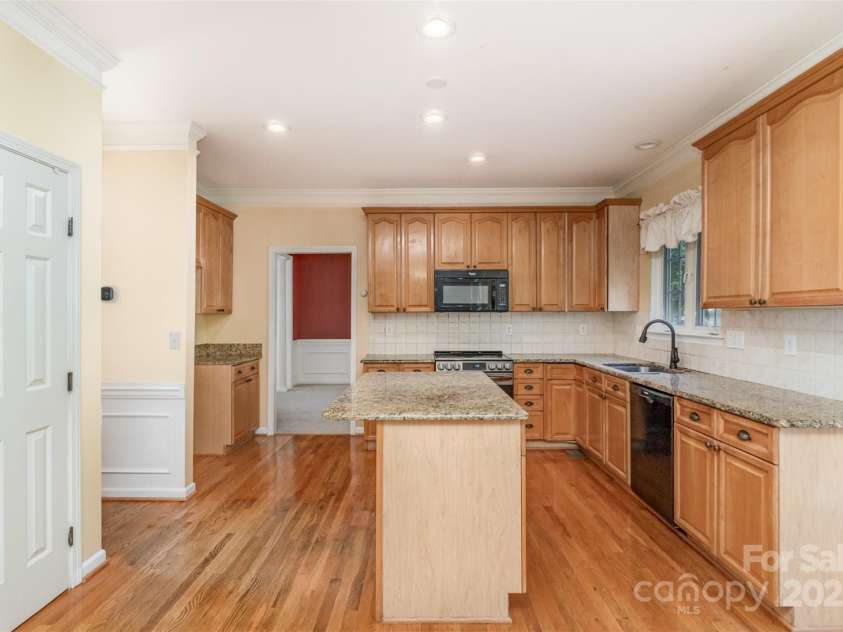 1002 Hollyhedge Lane, Indian Trail, NC 28079.  MLS# CAR4269454, YatesRealty ID 21244. Kitchen
