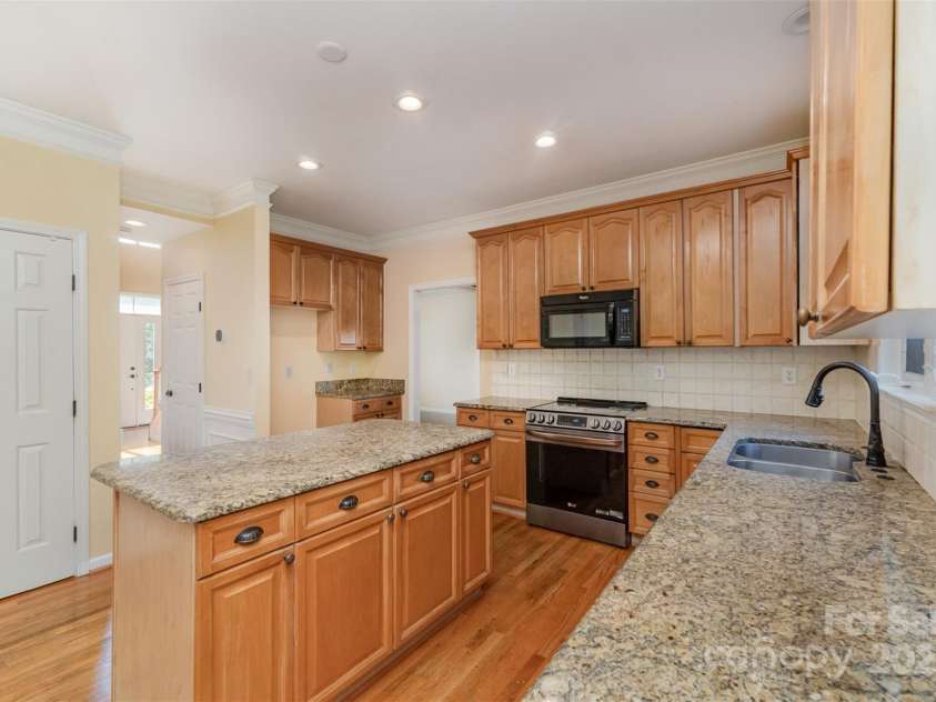 1002 Hollyhedge Lane, Indian Trail, NC 28079.  MLS# CAR4269454, YatesRealty ID 21244. Kitchen