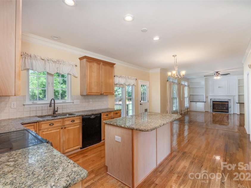 1002 Hollyhedge Lane, Indian Trail, NC 28079.  MLS# CAR4269454, YatesRealty ID 21244. Kitchen