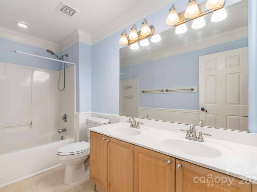 1002 Hollyhedge Lane, Indian Trail, NC 28079.  MLS# CAR4269454, YatesRealty ID 21244. Upstairs Full Bathroom