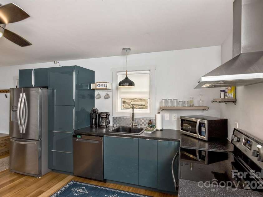 105 Annies Ridge Road, Asheville, NC 28804.  MLS# CAR4234798, YatesRealty ID 21245. 