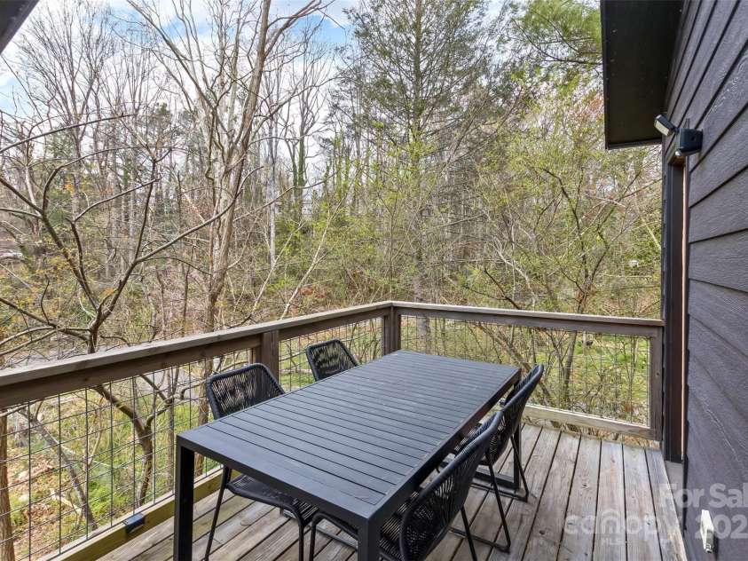 105 Annies Ridge Road, Asheville, NC 28804.  MLS# CAR4234798, YatesRealty ID 21245. 