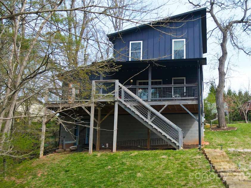 105 Annies Ridge Road, Asheville, NC 28804.  MLS# CAR4234798, YatesRealty ID 21245. 