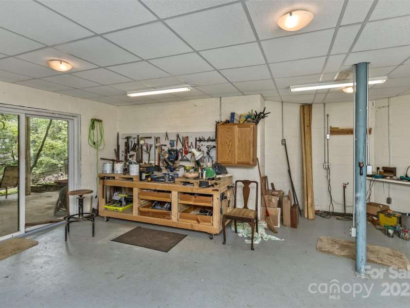 100 Black Oak Drive, Asheville, NC 28804.  MLS# CAR4266222, YatesRealty ID 21246. 