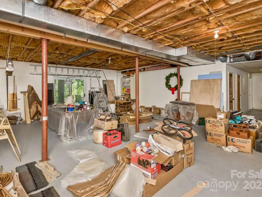 100 Black Oak Drive, Asheville, NC 28804.  MLS# CAR4266222, YatesRealty ID 21246. 