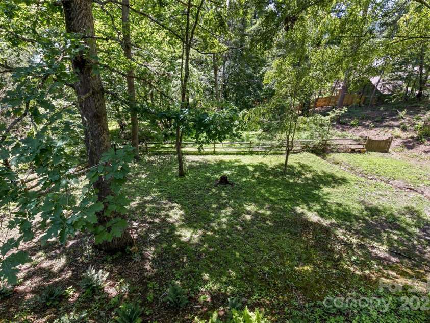 100 Black Oak Drive, Asheville, NC 28804.  MLS# CAR4266222, YatesRealty ID 21246. 