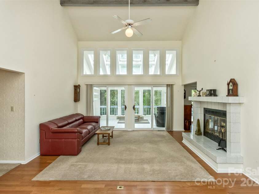 100 Black Oak Drive, Asheville, NC 28804.  MLS# CAR4266222, YatesRealty ID 21246. Look at all the sunshine
