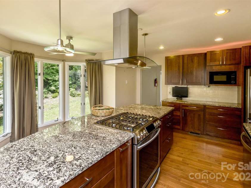 100 Black Oak Drive, Asheville, NC 28804.  MLS# CAR4266222, YatesRealty ID 21246. Plenty of room for multiple cooks during a holiday meal