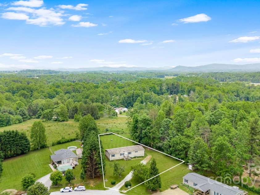 37 Bittersweet Drive, Hendersonville, NC 28792.  MLS# CAR4248021, YatesRealty ID 21247. 