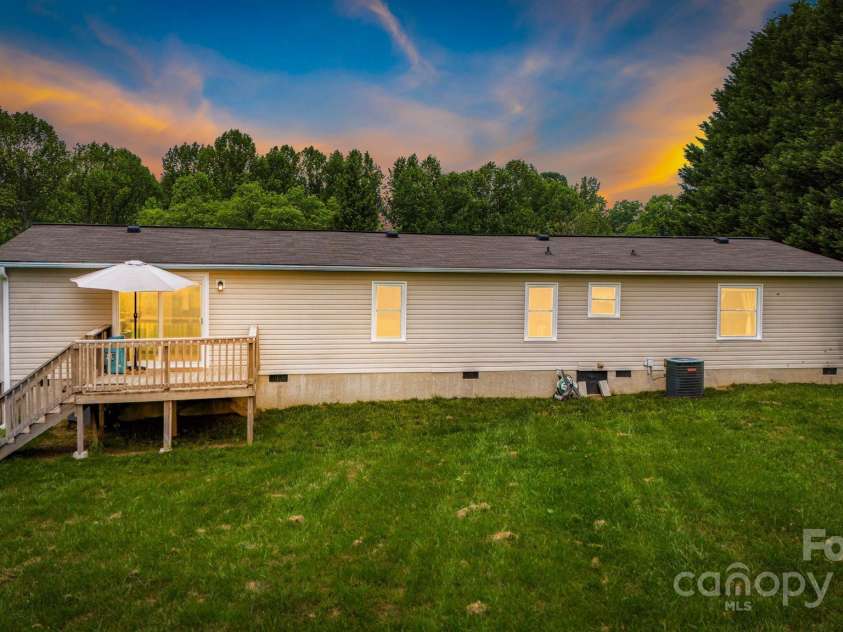 37 Bittersweet Drive, Hendersonville, NC 28792.  MLS# CAR4248021, YatesRealty ID 21247. 