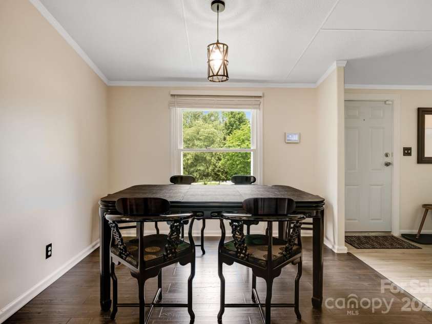 37 Bittersweet Drive, Hendersonville, NC 28792.  MLS# CAR4248021, YatesRealty ID 21247. 