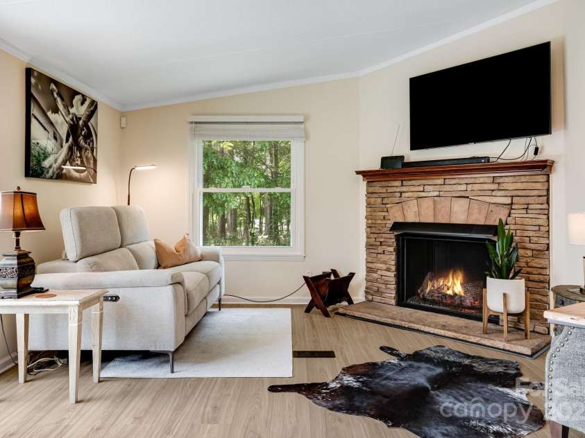 37 Bittersweet Drive, Hendersonville, NC 28792.  MLS# CAR4248021, YatesRealty ID 21247. 