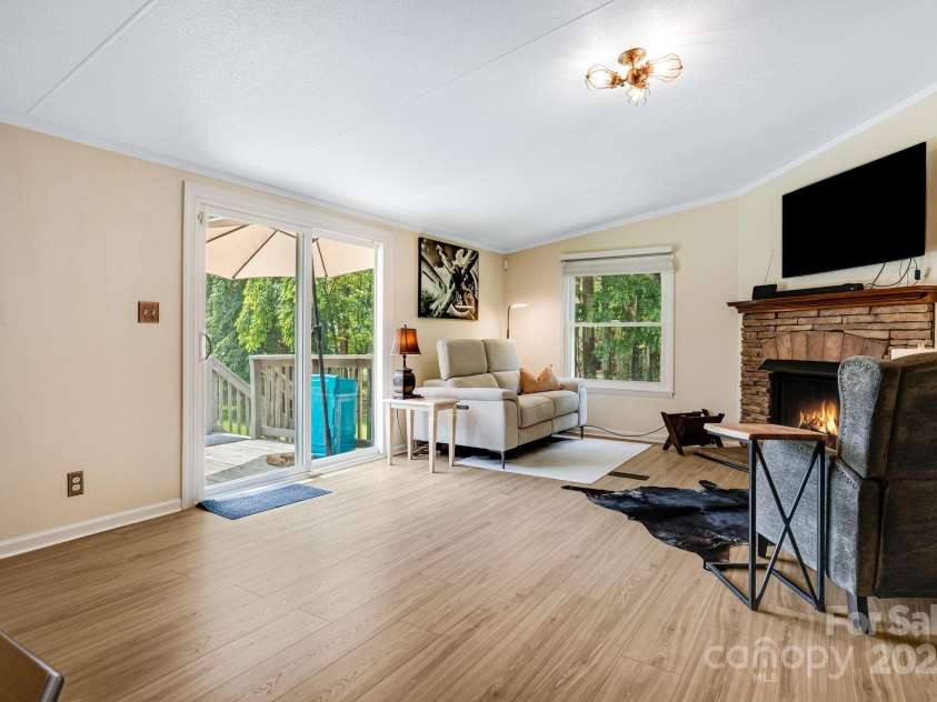 37 Bittersweet Drive, Hendersonville, NC 28792.  MLS# CAR4248021, YatesRealty ID 21247. 