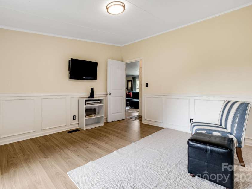 37 Bittersweet Drive, Hendersonville, NC 28792.  MLS# CAR4248021, YatesRealty ID 21247. 