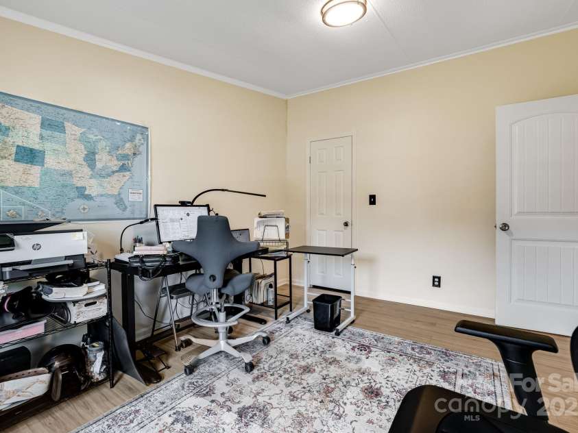 37 Bittersweet Drive, Hendersonville, NC 28792.  MLS# CAR4248021, YatesRealty ID 21247. 